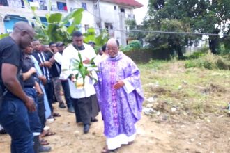messe pour l'effondrement d'un immeuble à Douala